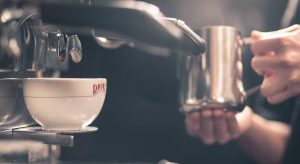 5 دلیل گرم نشدن آب در قهوه ساز